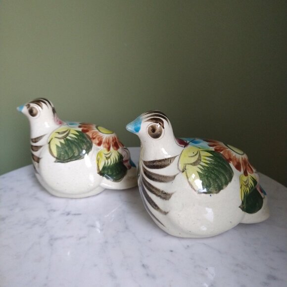 Chic White Ceramic Accent Vase with Textured Finish - Picture 5 of 6